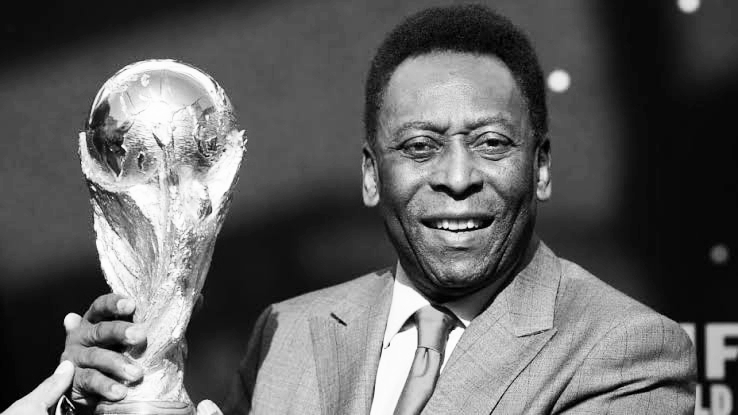 The World mourns Edson Arantes do Nascimento aka Pelé 🕯️